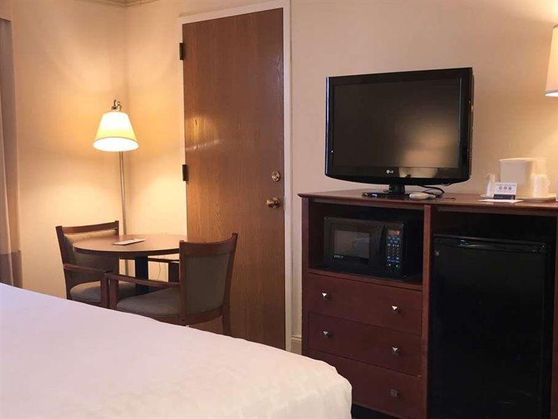 Clarion Hotel & Conference Center Томс-Рівер Екстер'єр фото