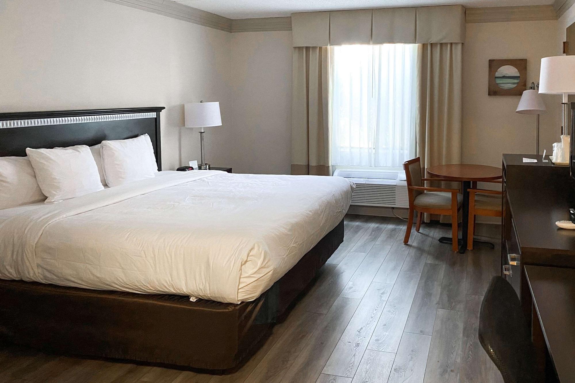 Clarion Hotel & Conference Center Томс-Рівер Екстер'єр фото