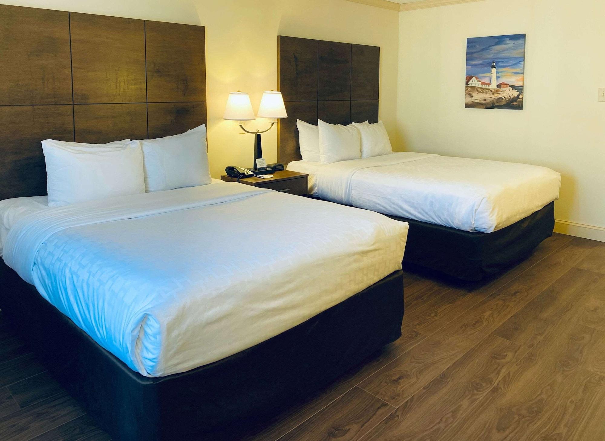 Clarion Hotel & Conference Center Томс-Рівер Екстер'єр фото