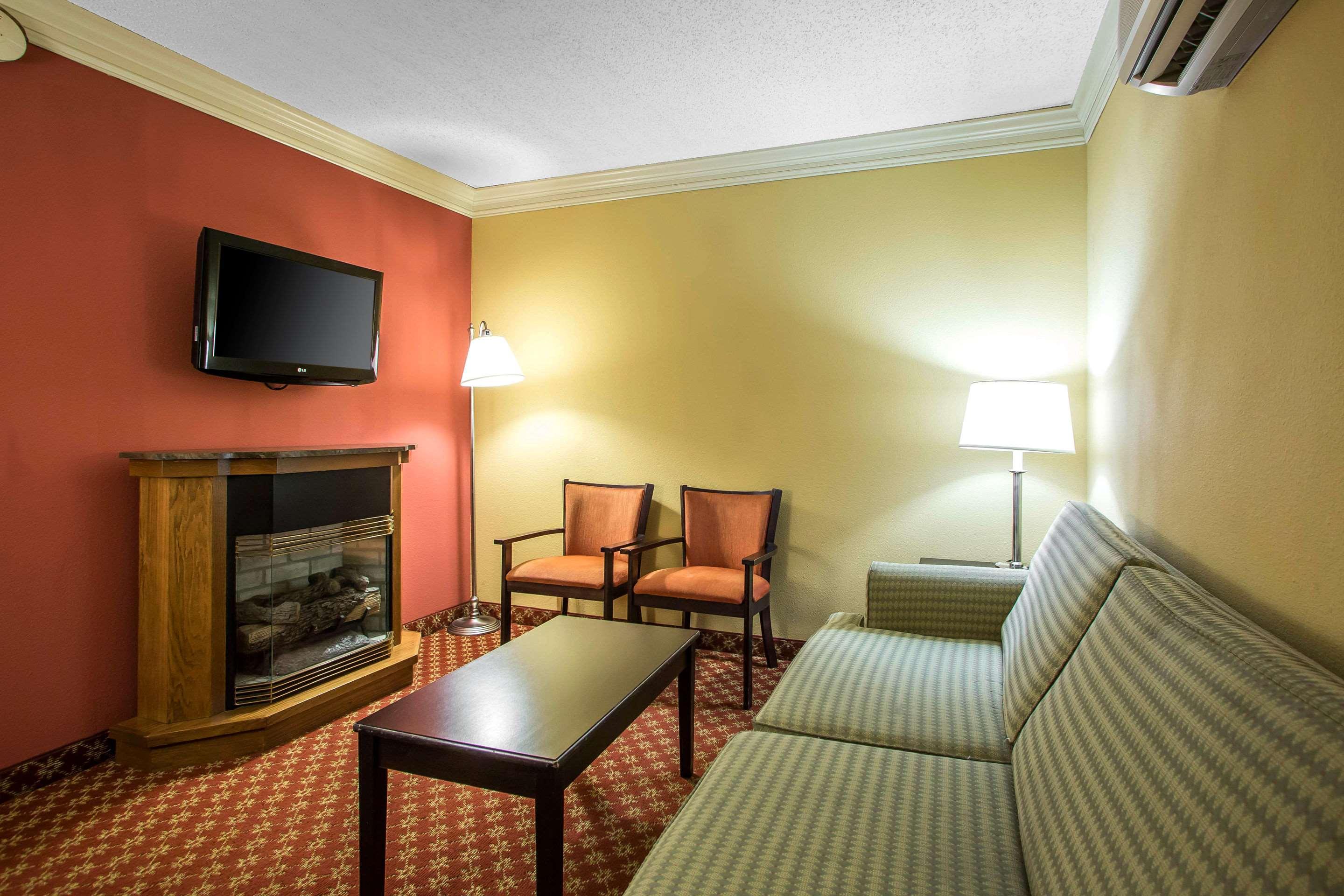 Clarion Hotel & Conference Center Томс-Рівер Екстер'єр фото