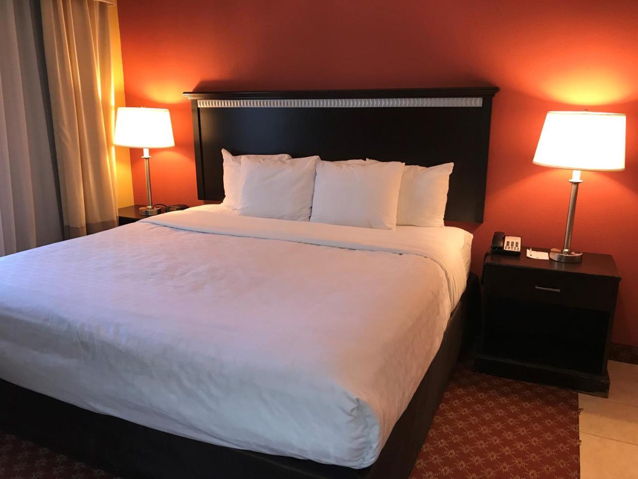 Clarion Hotel & Conference Center Томс-Рівер Екстер'єр фото